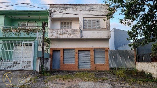 Casa à venda com 3 quartos, 215m², 6 vagas, Rua Conselheiro Brusque no bairro Jardim Itu em Porto Alegre