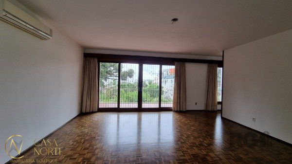 Apartamento à venda com 3 quartos, 189m², 1 suíte, 2 vagas, Alameda Victor Adalberto Kessler no bairro Auxiliadora em Porto Alegre
