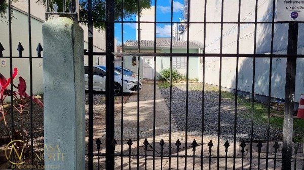 Casa Comercial à venda , 110m², Rua Itapeva no bairro Passo da Areia em Porto Alegre