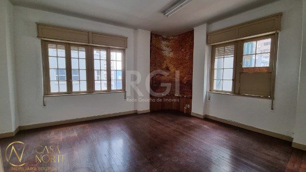 Sala Comercial à venda , 70m², Rua Marechal Floriano Peixoto no bairro Centro Histórico em Porto Alegre
