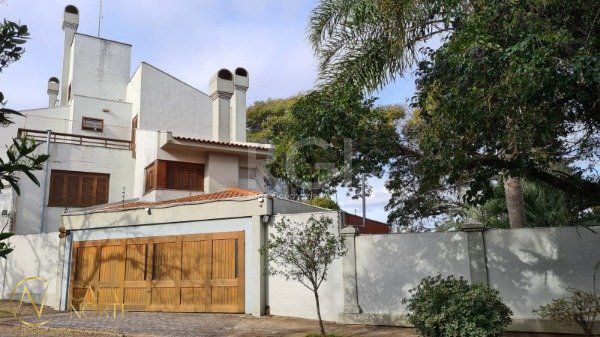 Casa de Condomínio à venda com 4 quartos, 420m², 4 suítes, 2 vagas, Rua Gustavo Schmidt no bairro Três Figueiras em Porto Alegre