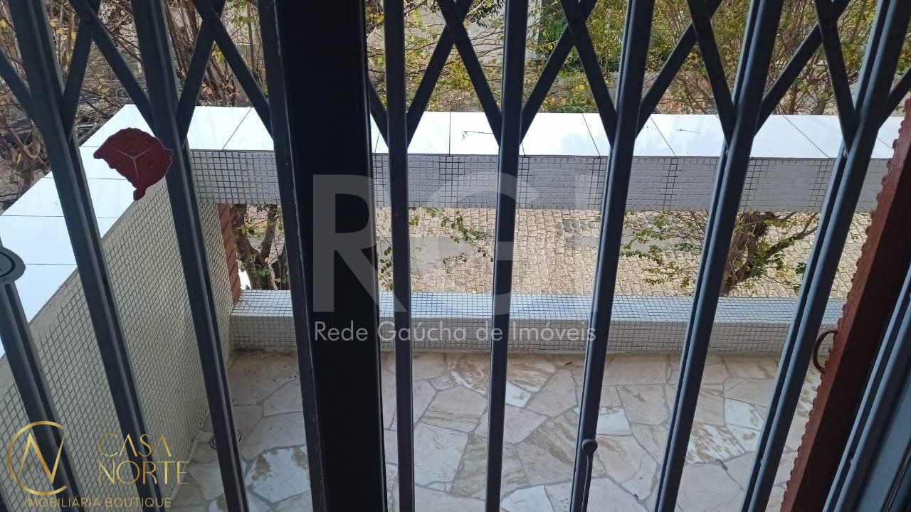 Casa à venda com 3 quartos, 150m², 1 suíte, 3 vagas, Avenida Palmeira no bairro Petrópolis em Porto Alegre