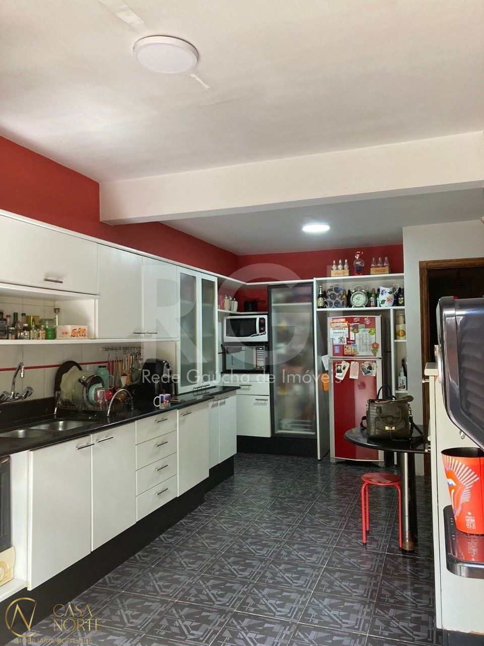 Casa à venda com 3 quartos, 400m², 1 suíte, 2 vagas, Rua Fagundes Varela no bairro Santo Antônio em Porto Alegre