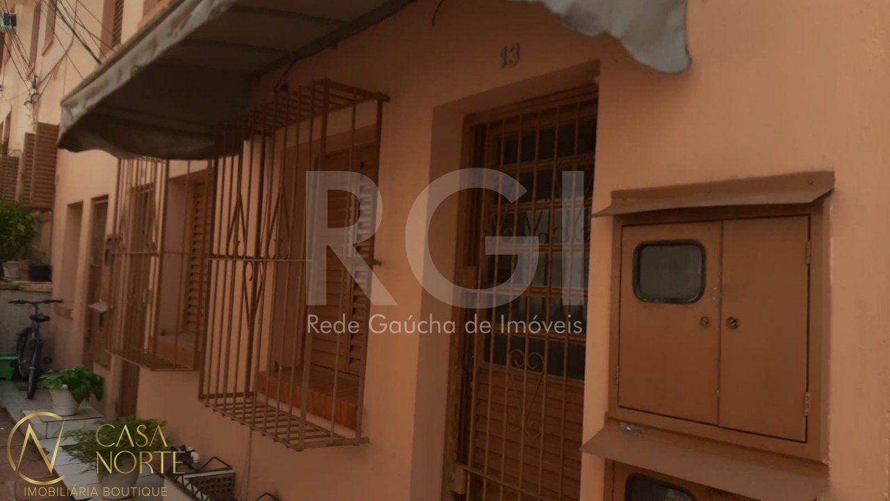 Casa de Condomínio à venda com 1 quarto, 42m², 1 vaga, Rua Santa Maria no bairro Vila São José em Porto Alegre