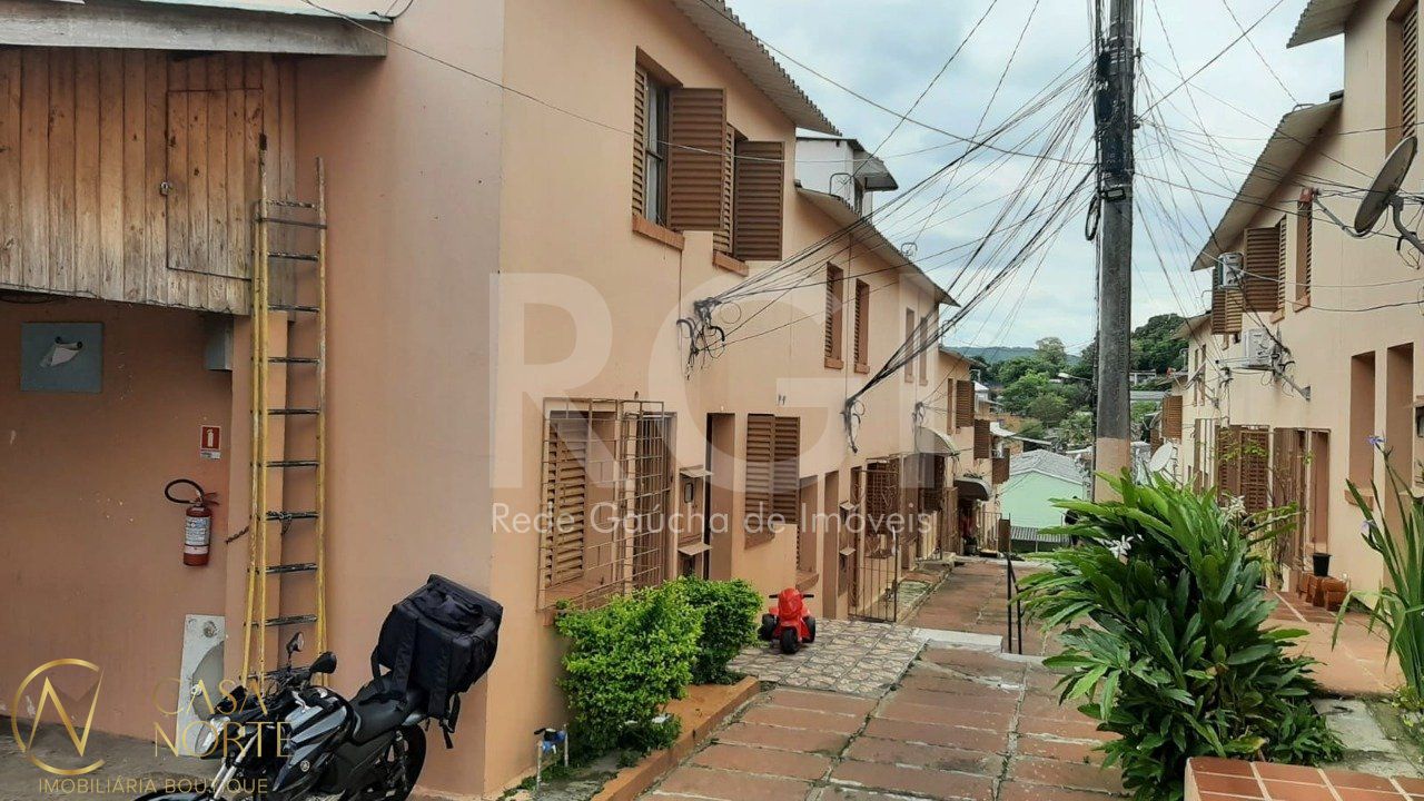 Casa de Condomínio à venda com 1 quarto, 42m², 1 vaga, Rua Santa Maria no bairro Vila São José em Porto Alegre