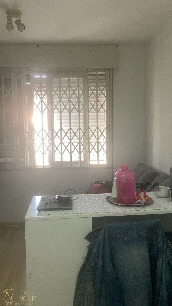 Kitnet à venda com 1 quarto, 31m², Rua General Neto no bairro Floresta em Porto Alegre