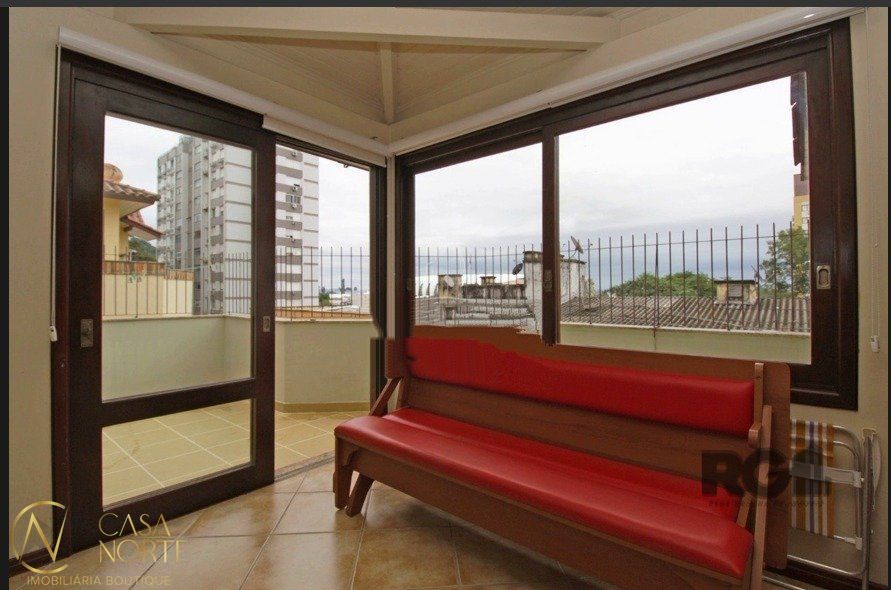 Casa de Condomínio à venda com 3 quartos, 243m², 1 suíte, 2 vagas, Rua Miguel Couto no bairro Menino Deus em Porto Alegre