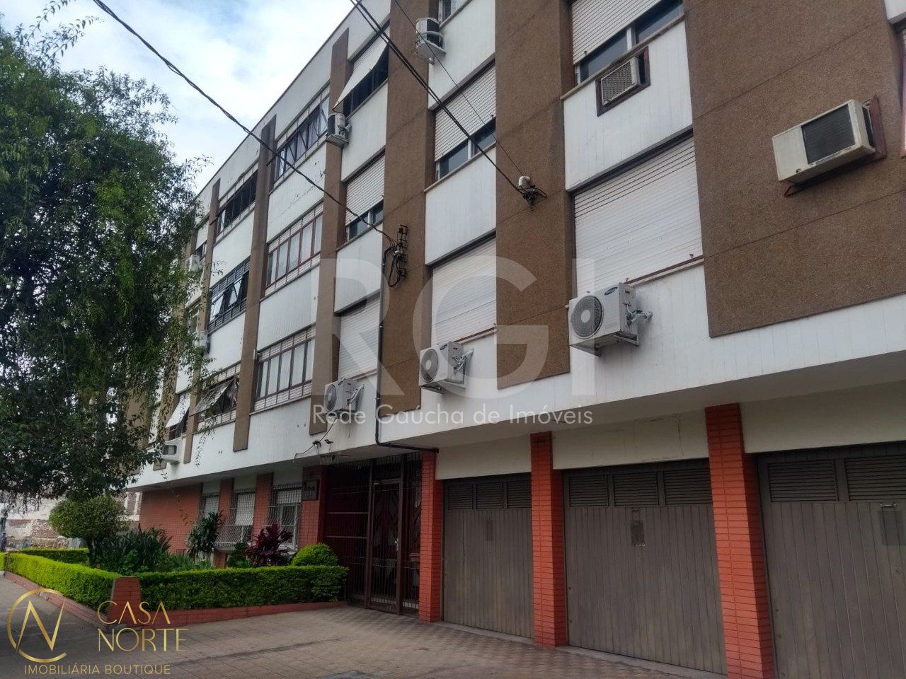 Apartamento à venda com 2 quartos, 70m², 1 vaga, Rua Domingos Crescencio no bairro Santana em Porto Alegre