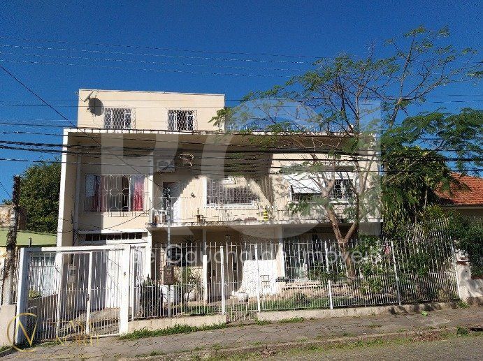 Casa à venda com 4 quartos, 301m², 1 suíte, 4 vagas, Rua Doutor Voltaire Pires no bairro Santo Antônio em Porto Alegre