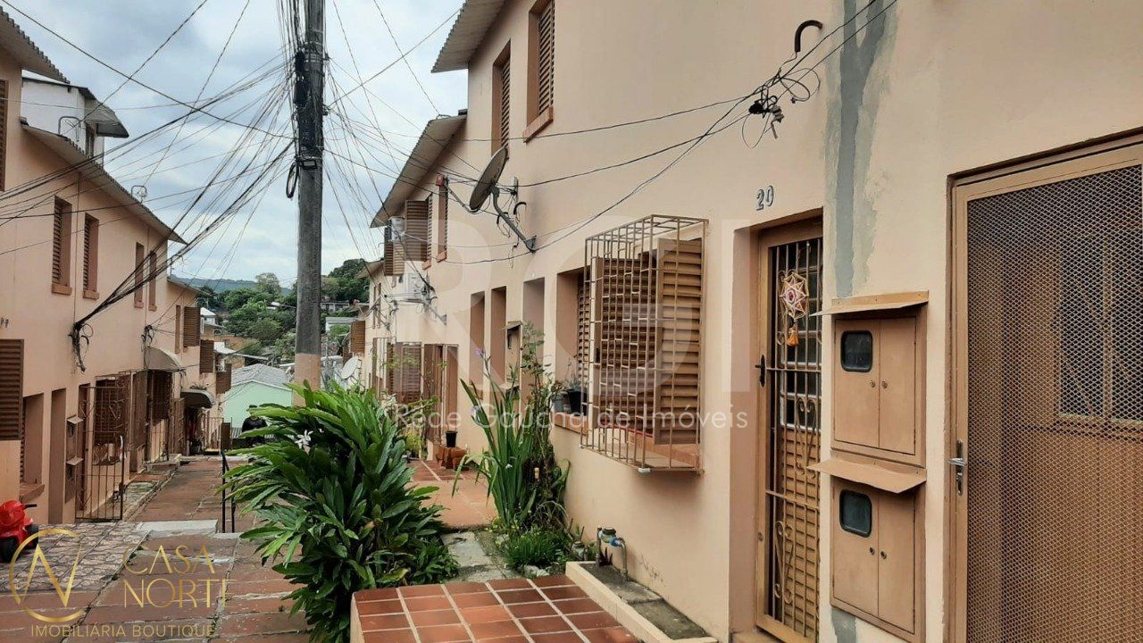 Casa de Condomínio à venda com 1 quarto, 42m², 1 vaga, Rua Santa Maria no bairro Vila São José em Porto Alegre