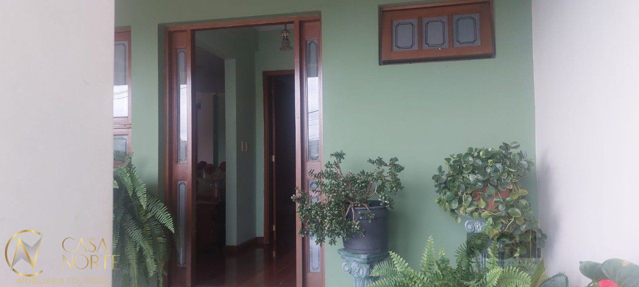 Casa à venda com 3 quartos, 300m², 1 suíte, 4 vagas, Rua Doutor Dias da Cruz no bairro Medianeira em Porto Alegre