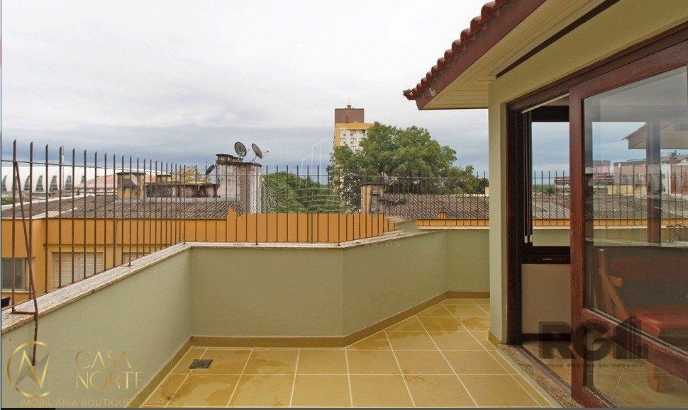 Casa de Condomínio à venda com 3 quartos, 243m², 1 suíte, 2 vagas, Rua Miguel Couto no bairro Menino Deus em Porto Alegre