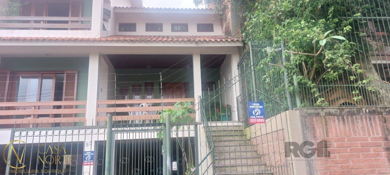 Casa à venda com 3 quartos, 300m², 1 suíte, 4 vagas, Rua Doutor Dias da Cruz no bairro Medianeira em Porto Alegre