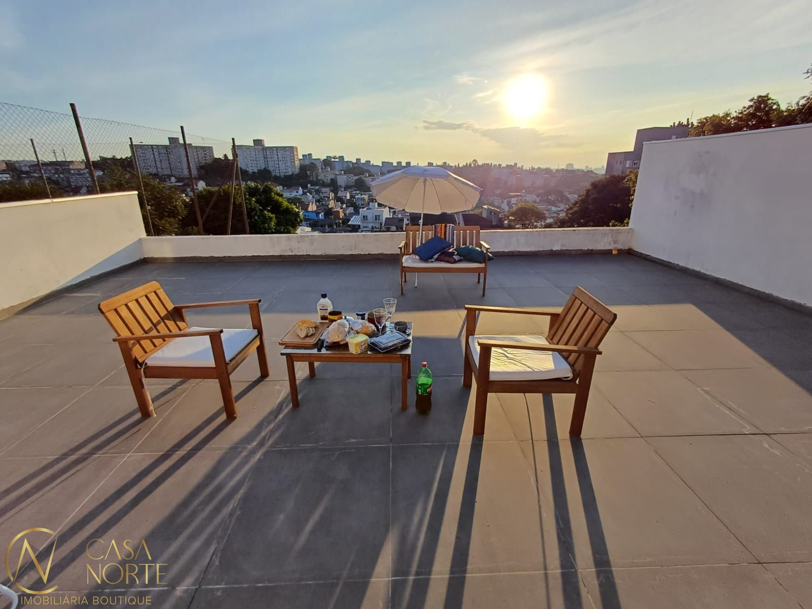 Casa à venda com 3 quartos, 225m², 1 suíte, 2 vagas, Rua Tomaz Edison no bairro Santo Antônio em Porto Alegre
