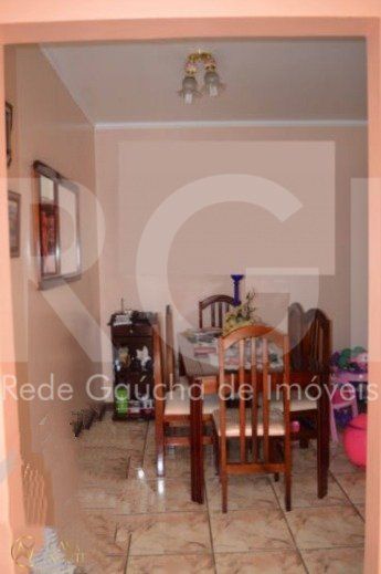 Casa à venda com 3 quartos, 149m², 1 suíte, 1 vaga, Rua Panambi no bairro Cavalhada em Porto Alegre
