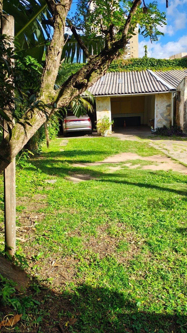 Casa à venda com 3 quartos, 242m², 3 vagas, Rua Alberto Torres no bairro Cidade Baixa em Porto Alegre