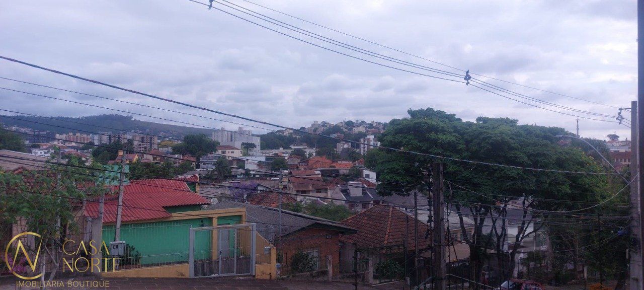 Casa à venda com 3 quartos, 300m², 1 suíte, 4 vagas, Rua Doutor Dias da Cruz no bairro Medianeira em Porto Alegre