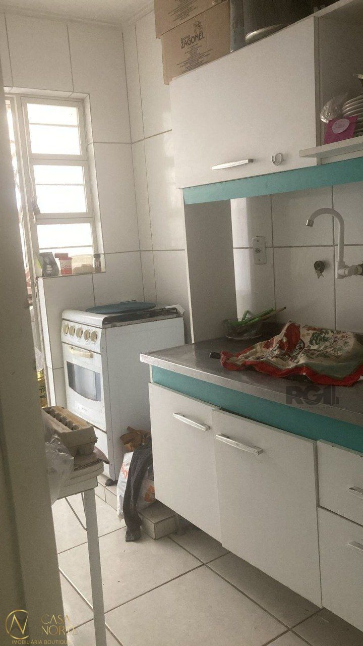 Kitnet à venda com 1 quarto, 31m², Rua General Neto no bairro Floresta em Porto Alegre