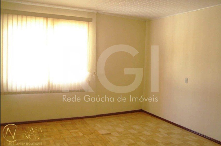 Casa à venda com 2 quartos, 124m², 4 vagas, Avenida Ipe no bairro Vila Jardim em Porto Alegre