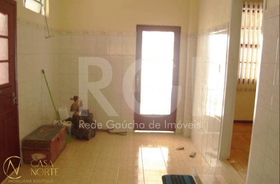 Casa à venda com 2 quartos, 124m², 4 vagas, Avenida Ipe no bairro Vila Jardim em Porto Alegre
