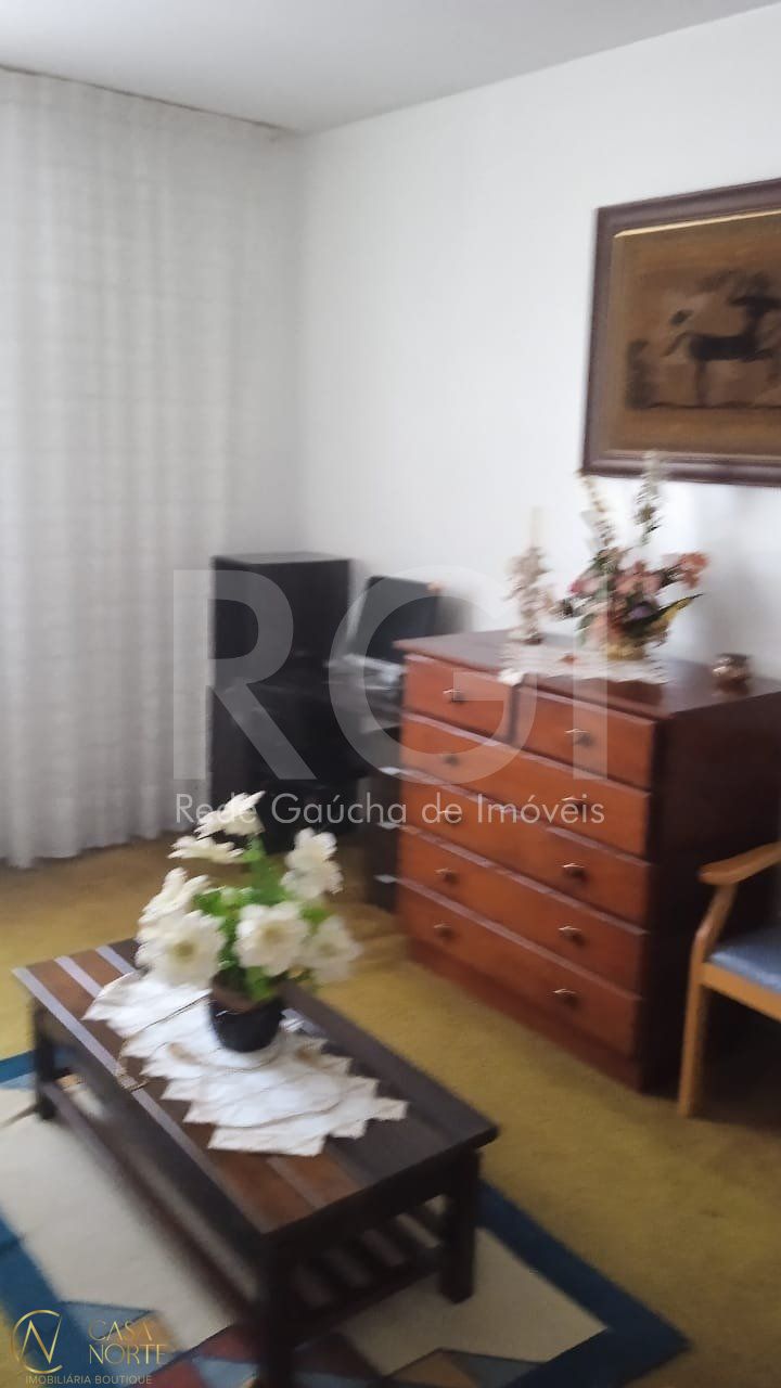 Casa à venda com 3 quartos, 150m², 1 suíte, 3 vagas, Avenida Palmeira no bairro Petrópolis em Porto Alegre