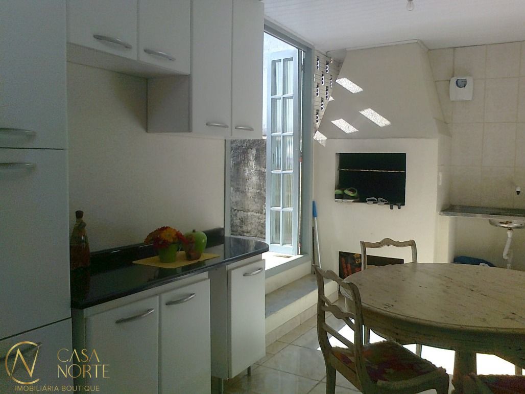 Casa à venda com 3 quartos, 52m², 1 vaga, Rua Cláudio Manoel da Costa no bairro Jardim Sabará em Porto Alegre