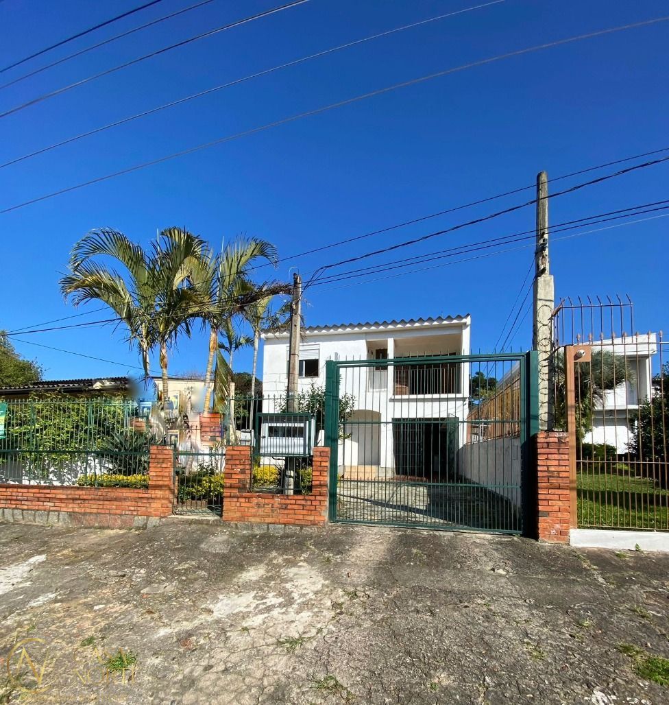 Casa à venda com 4 quartos, 238m², 4 vagas, Rua Egon Frederico Becker no bairro Morro Santana em Porto Alegre