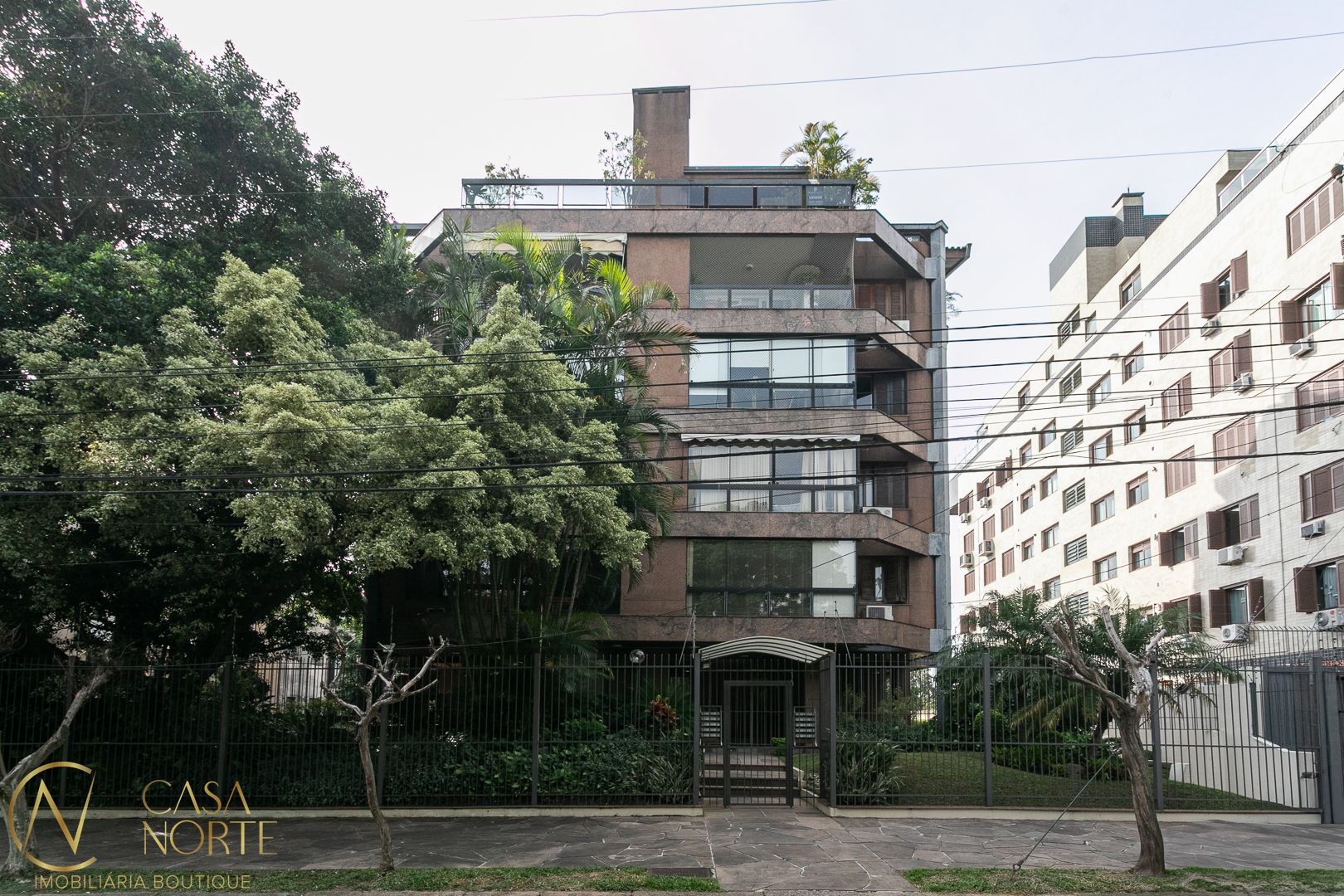 Cobertura à venda com 3 quartos, 579m², 1 suíte, 3 vagas, Rua Faria Santos no bairro Petrópolis em Porto Alegre