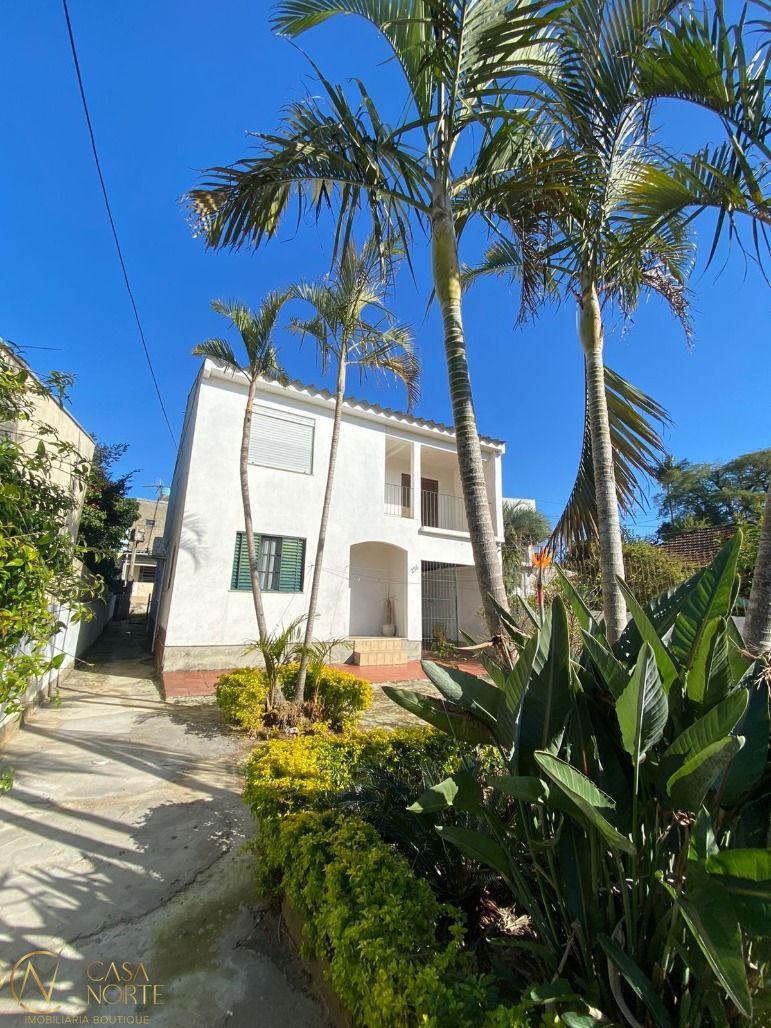 Casa à venda com 4 quartos, 238m², 4 vagas, Rua Egon Frederico Becker no bairro Morro Santana em Porto Alegre