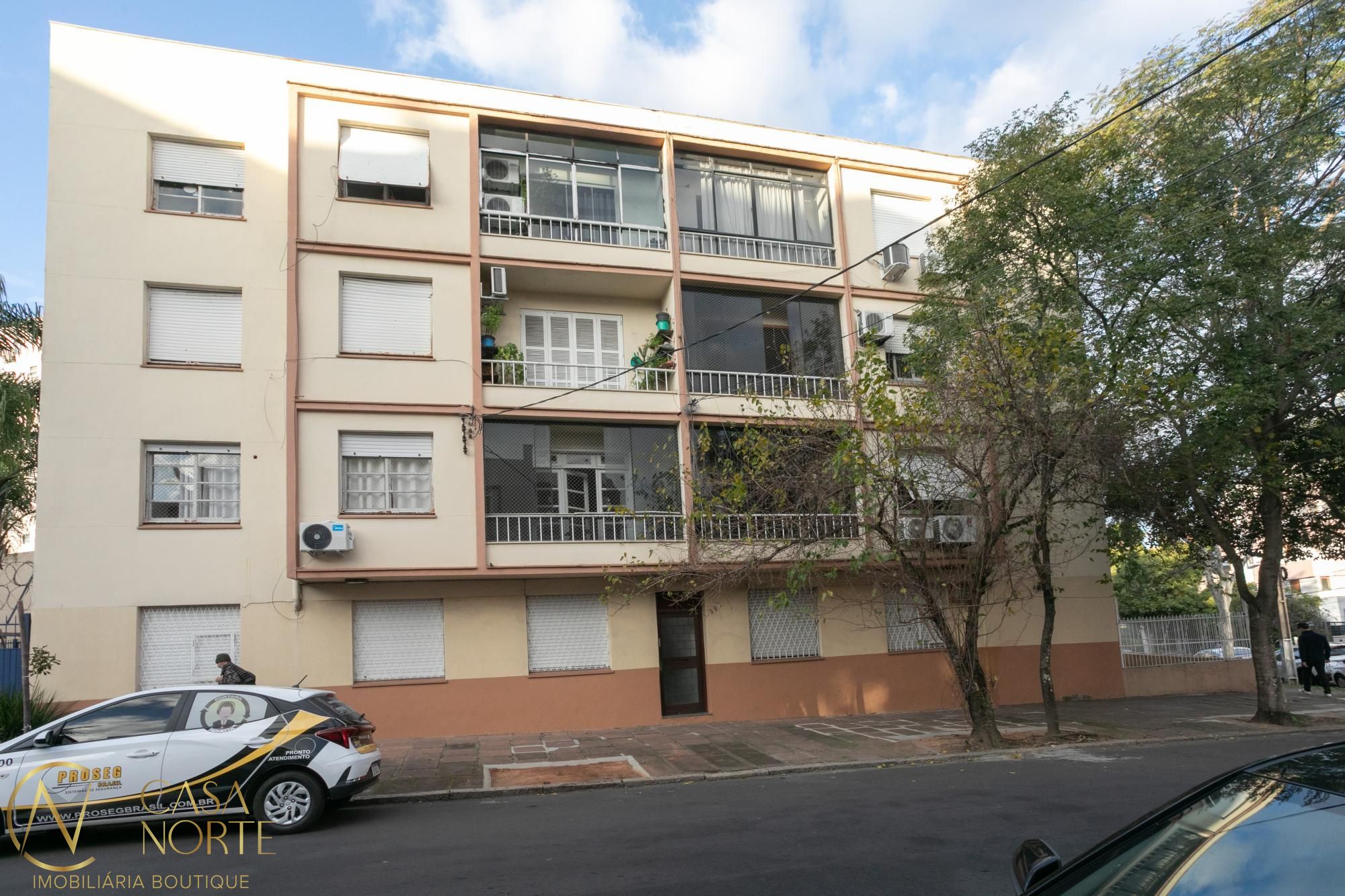 Apartamento à venda com 2 quartos, 74m², Rua João Guimarães no bairro Santa Cecília em Porto Alegre