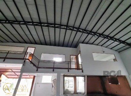 Pavilhão à venda , 320m², 5 vagas, Rua da Graça no bairro Jardim Floresta em Porto Alegre