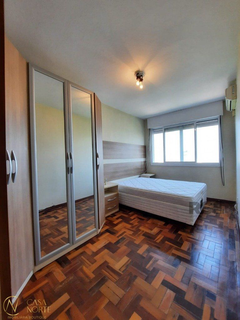 Apartamento à venda com 2 quartos, 56m², 1 vaga, Rua Moyses Antunes da Cunha no bairro Santo Antônio em Porto Alegre