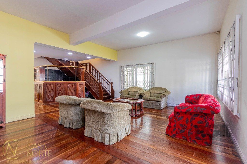 Casa à venda com 3 quartos, 360m², 3 suítes, 6 vagas, Rua Barao de Cerro Largo no bairro Menino Deus em Porto Alegre