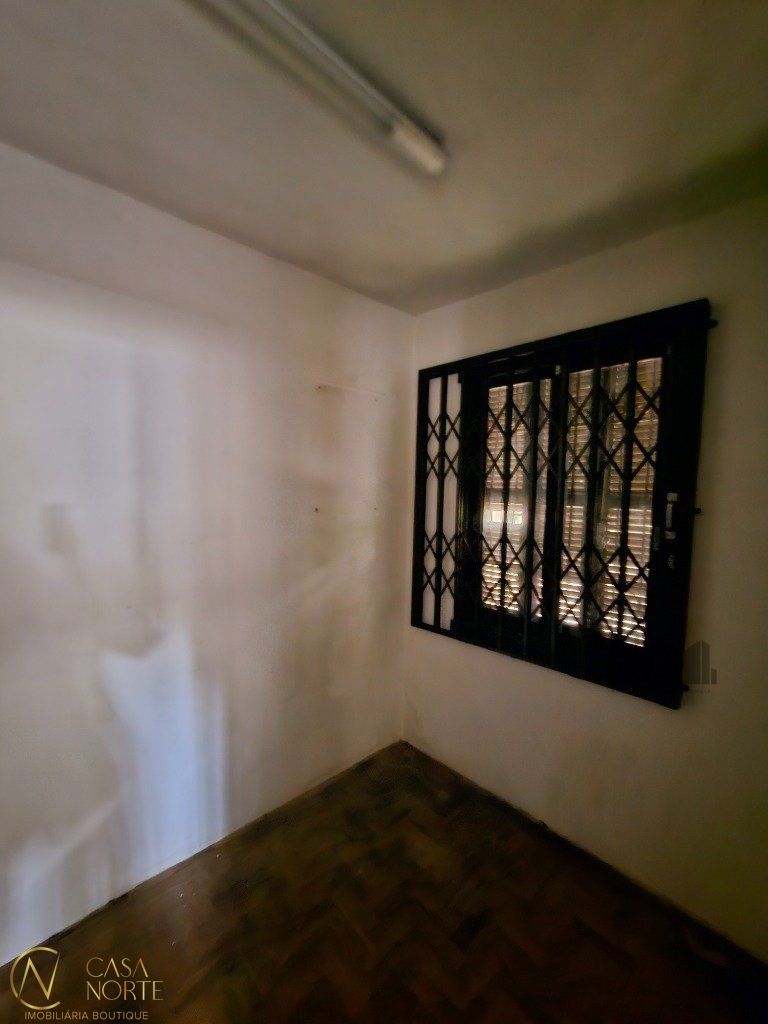 Casa à venda com 3 quartos, 209m², 1 suíte, 7 vagas, Travessa Paraíso no bairro Santa Tereza em Porto Alegre