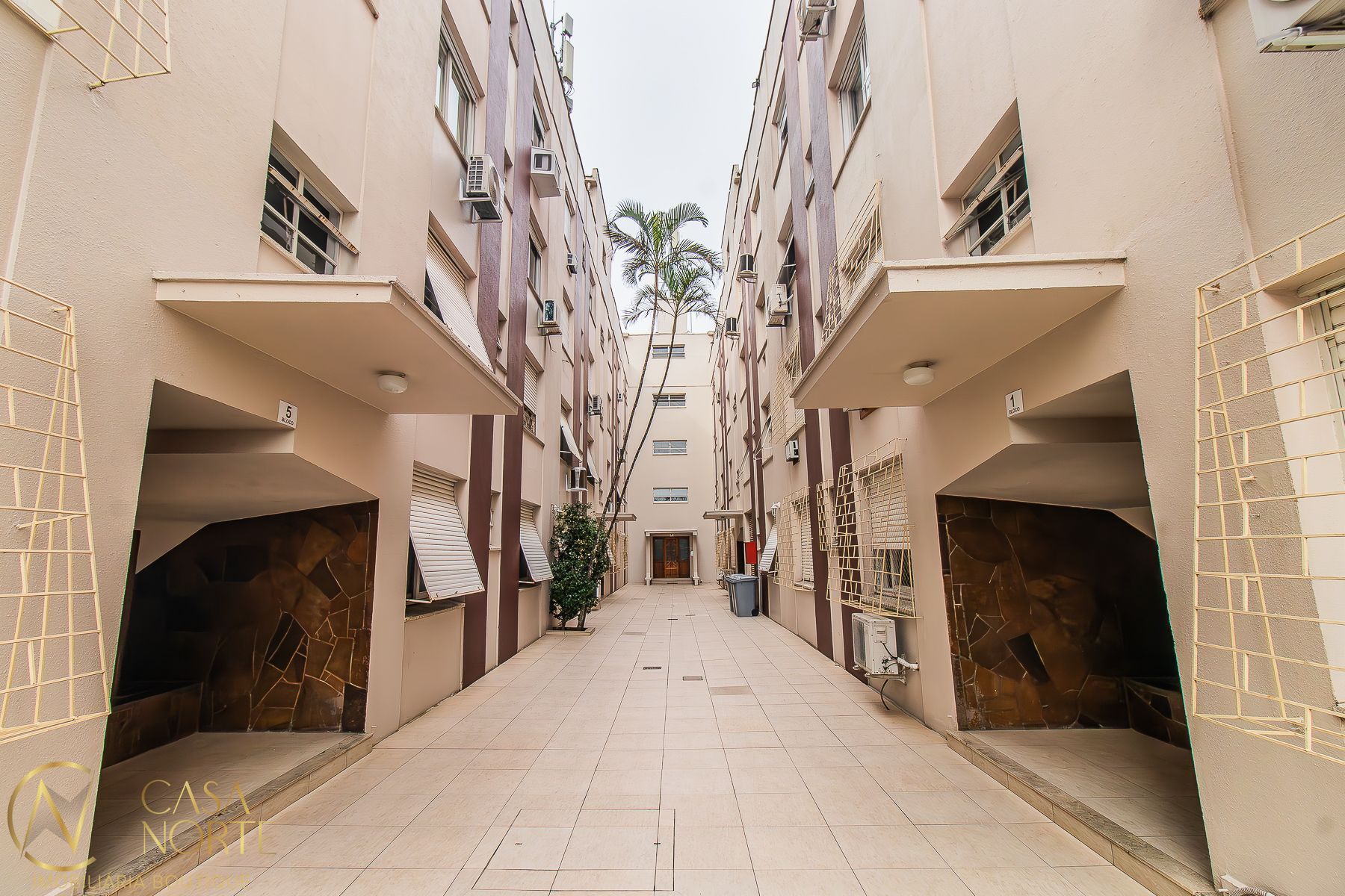 Apartamento à venda com 2 quartos, 100m², 1 suíte, 1 vaga, Rua Delfino Riet no bairro Santo Antônio em Porto Alegre
