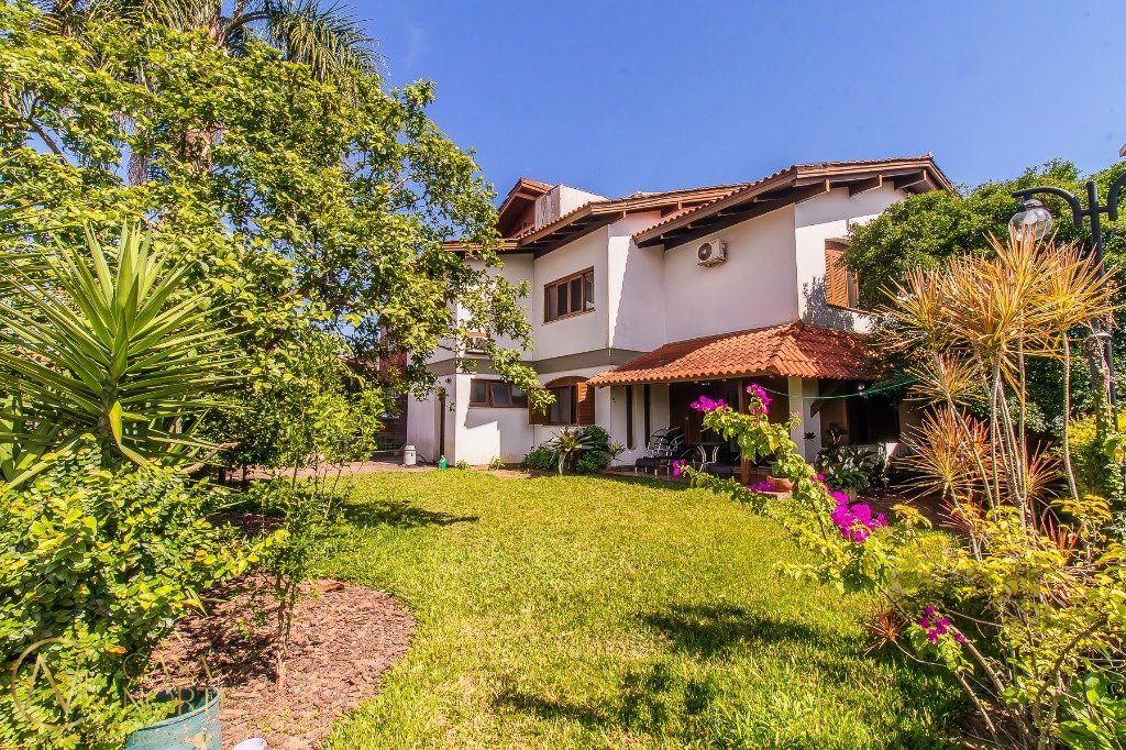 Casa de Condomínio à venda com 4 quartos, 265m², 1 suíte, 4 vagas, Avenida Jacuí no bairro Cristal em Porto Alegre