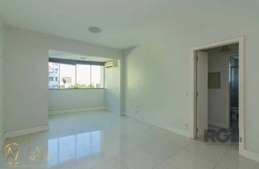 Apartamento à venda com 2 quartos, 77m², 1 suíte, 1 vaga, Rua Dezessete de Junho no bairro Menino Deus em Porto Alegre