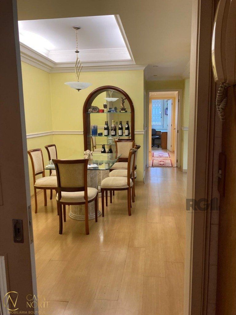 Apartamento à venda com 2 quartos, 104m², 1 vaga, Rua Tomaz Flores no bairro Independência em Porto Alegre