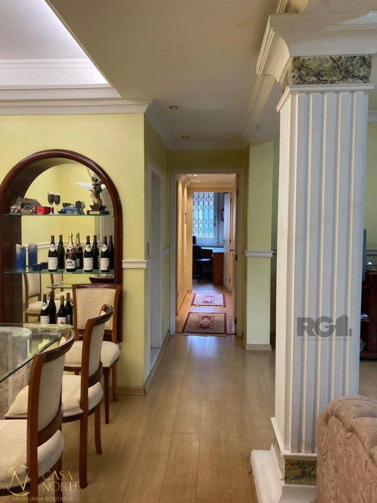Apartamento à venda com 2 quartos, 104m², 1 vaga, Rua Tomaz Flores no bairro Independência em Porto Alegre
