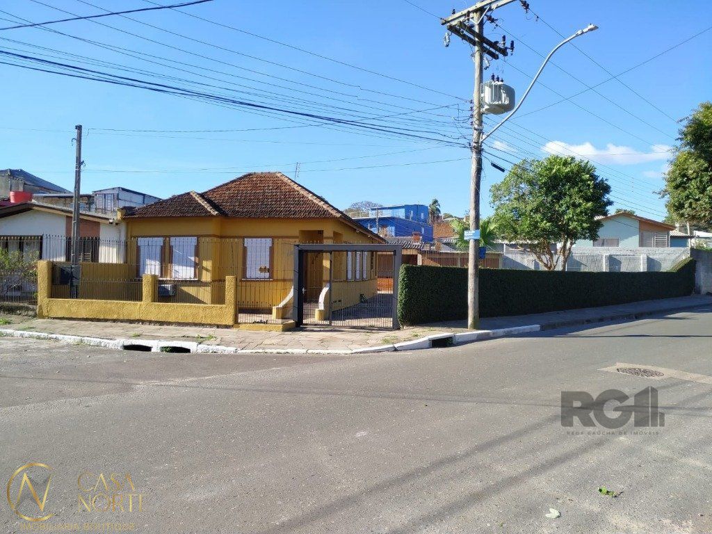 Casa à venda com 3 quartos, 143m², 2 vagas, Rua Amália Figueiroa no bairro Partenon em Porto Alegre