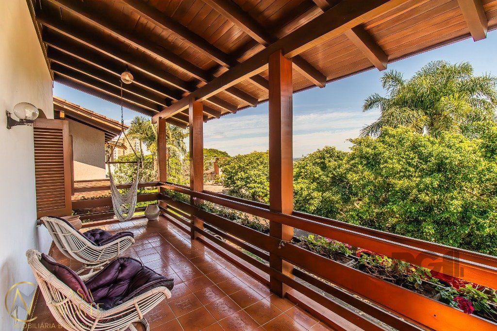 Casa de Condomínio à venda com 4 quartos, 265m², 1 suíte, 4 vagas, Avenida Jacuí no bairro Cristal em Porto Alegre