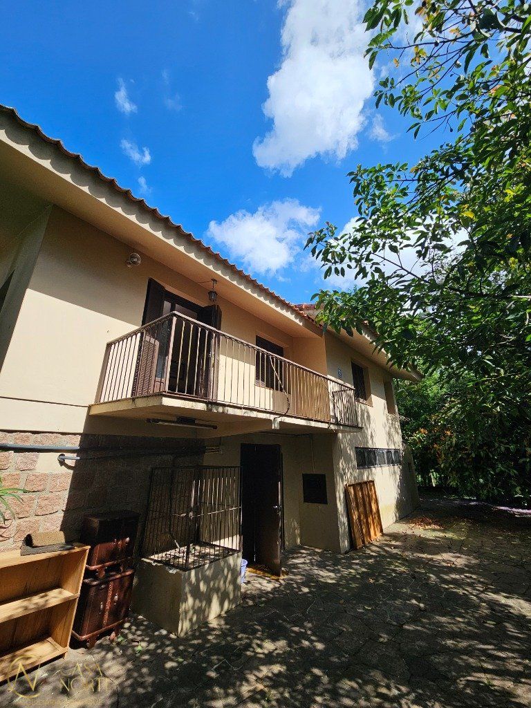 Casa à venda com 3 quartos, 209m², 1 suíte, 7 vagas, Travessa Paraíso no bairro Santa Tereza em Porto Alegre