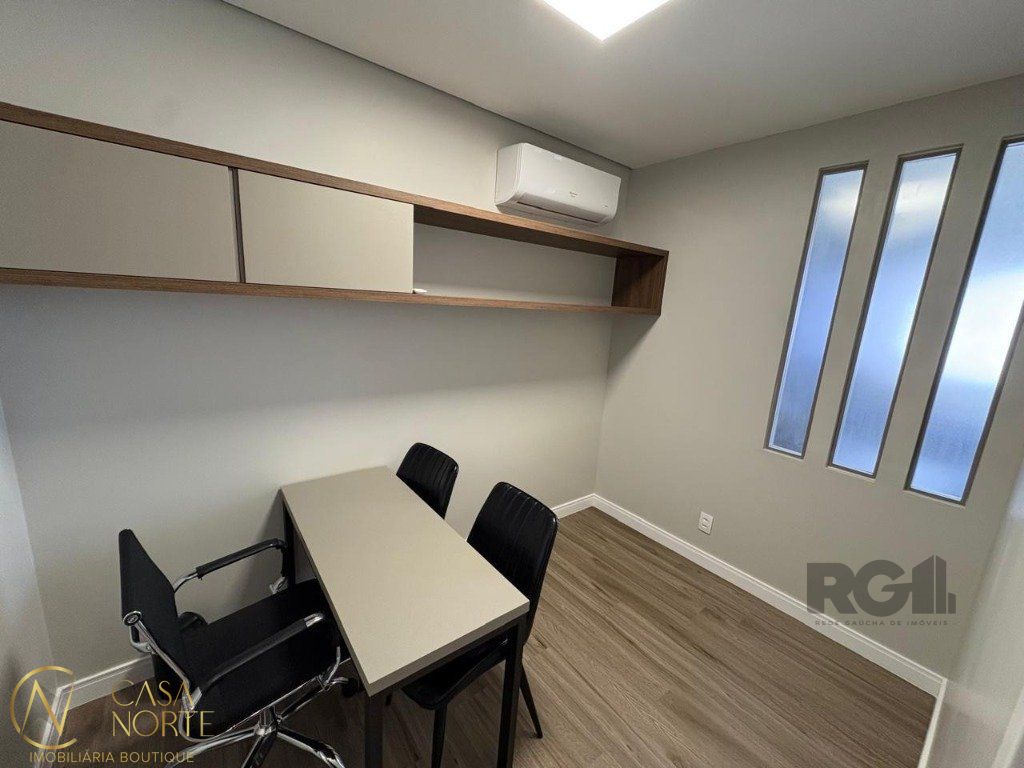Sala Comercial à venda , 39m², 1 vaga, Avenida Luiz Manoel Gonzaga no bairro Três Figueiras em Porto Alegre