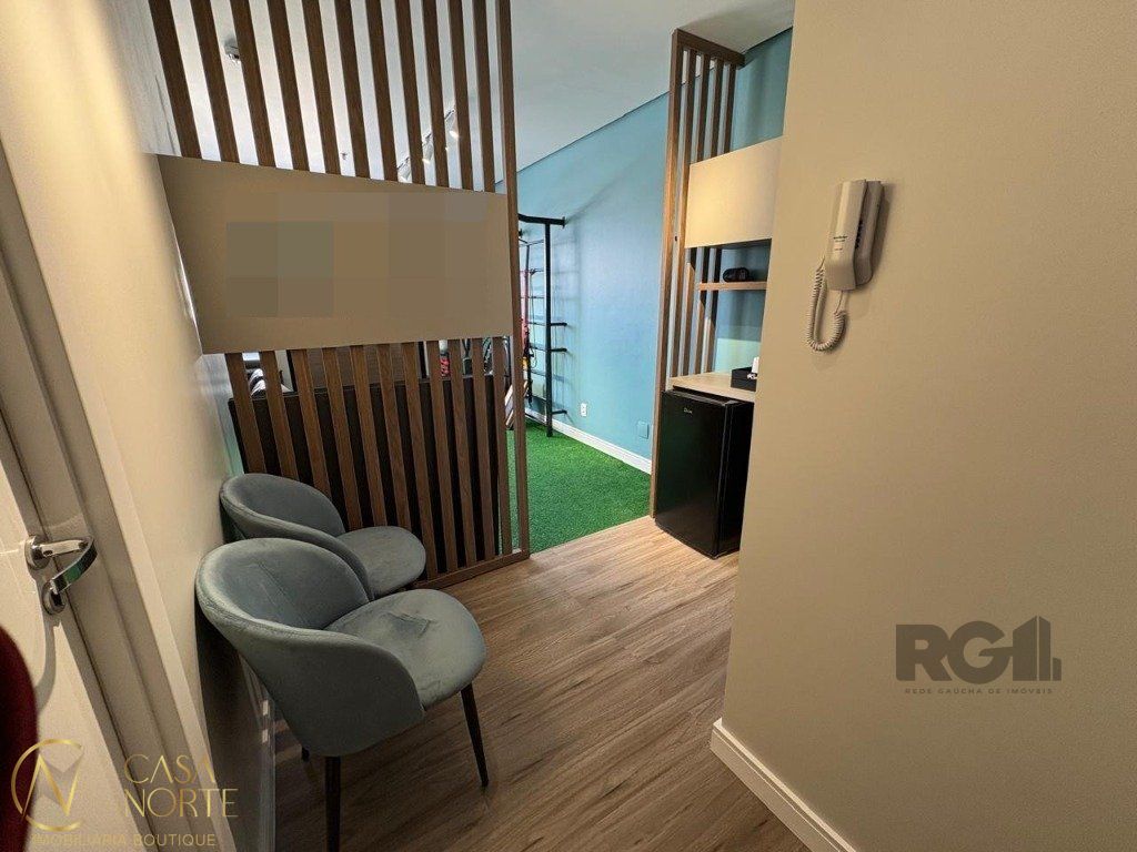 Sala Comercial à venda , 39m², 1 vaga, Avenida Luiz Manoel Gonzaga no bairro Três Figueiras em Porto Alegre