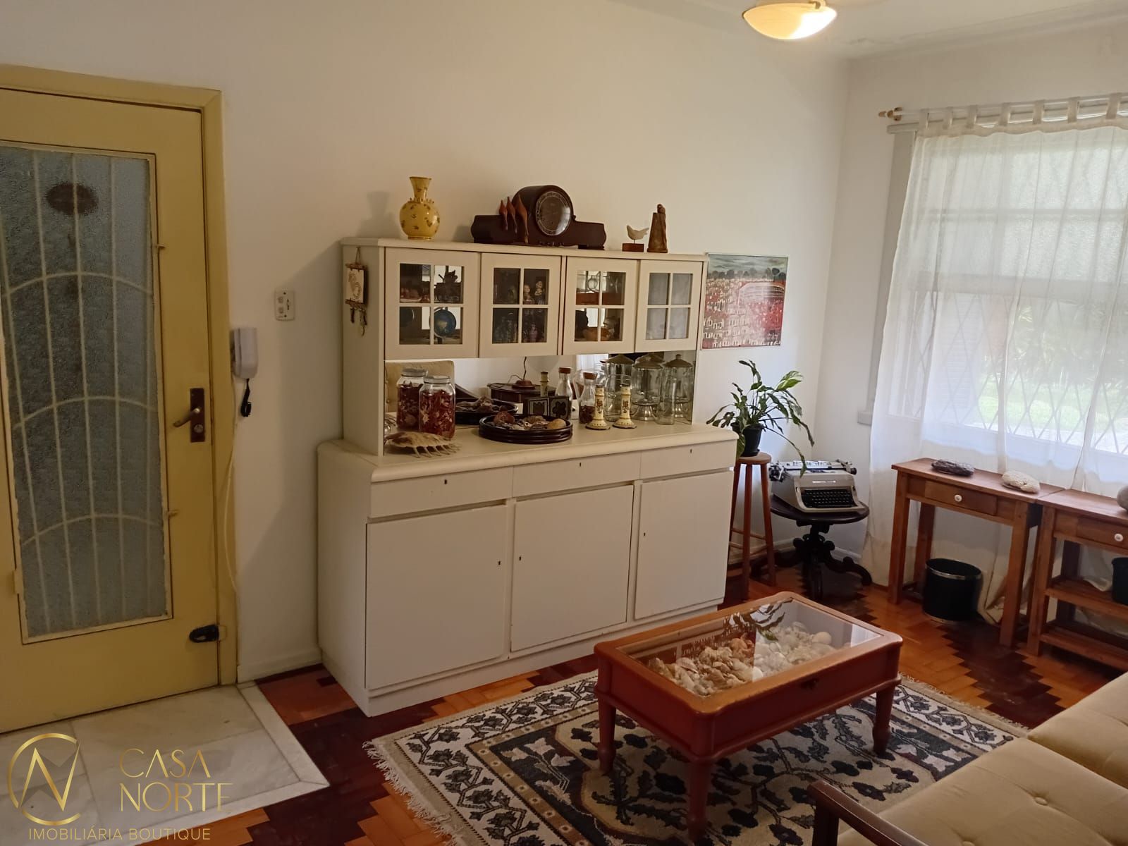 Apartamento à venda com 2 quartos, 76m², Rua Barbedo no bairro Menino Deus em Porto Alegre