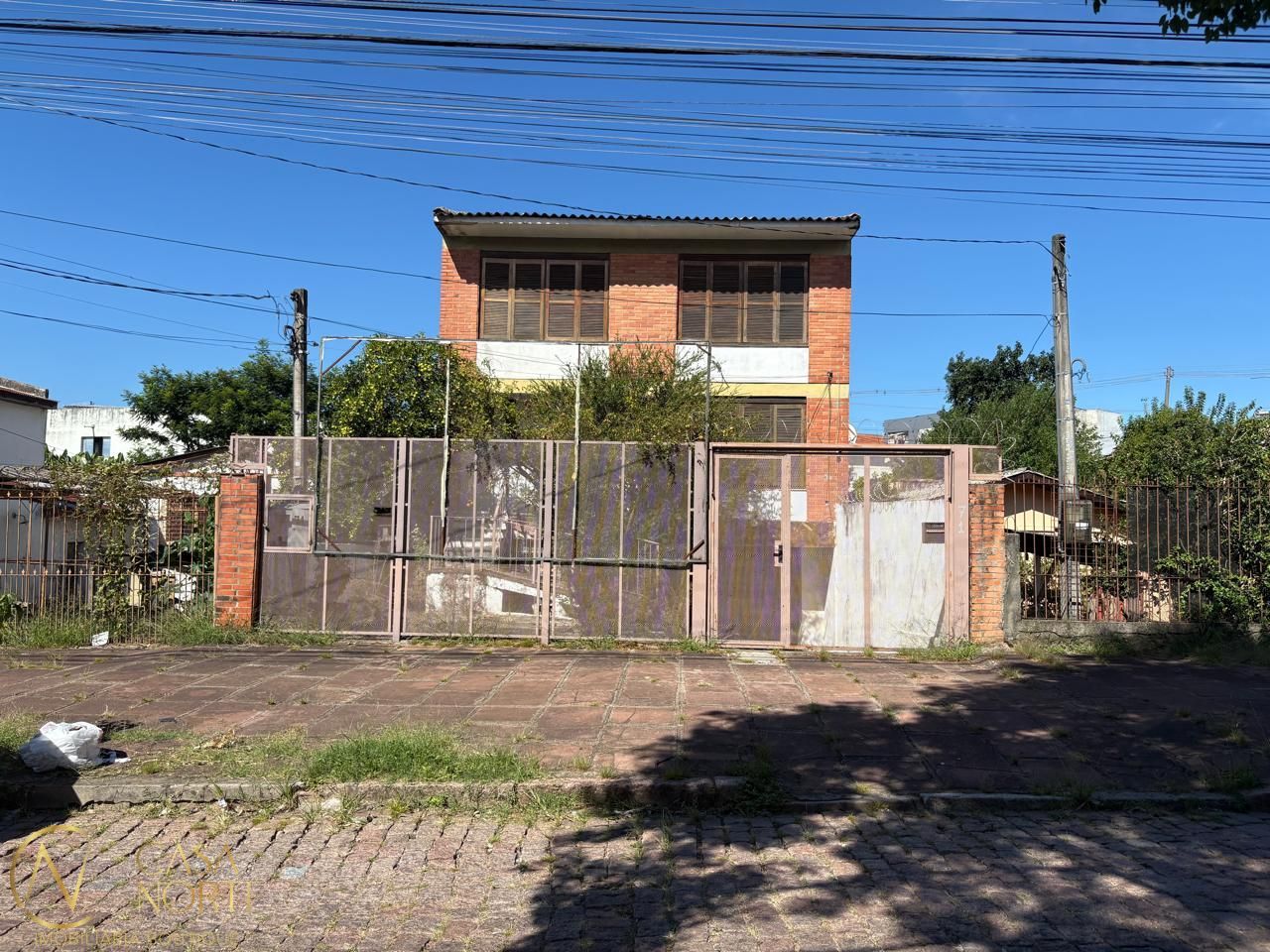 Casa à venda com 2 quartos, 178m², 2 suítes, 3 vagas, Rua Águas Mortas no bairro Medianeira em Porto Alegre