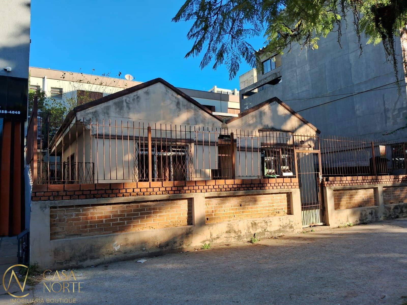 Casa à venda com 2 quartos, 89m², 2 vagas, Rua Botafogo no bairro Menino Deus em Porto Alegre