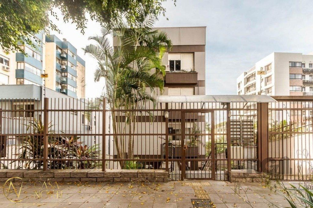 Cobertura à venda com 3 quartos, 137m², 1 vaga, Rua Roque Calage no bairro Passo da Areia em Porto Alegre