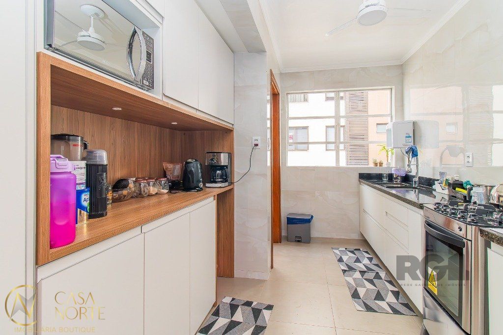 Apartamento à venda com 3 quartos, 103m², 1 vaga, Avenida Getúlio Vargas no bairro Menino Deus em Porto Alegre