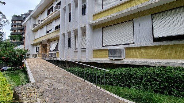 Apartamento à venda com 3 quartos, 189m², 1 suíte, 2 vagas, Alameda Victor Adalberto Kessler no bairro Auxiliadora em Porto Alegre